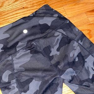 Camo athletic leggings with side pockets